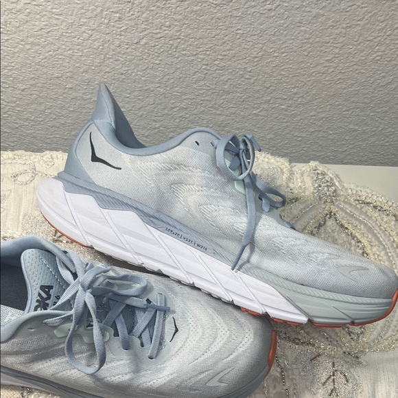 Hoka Women's Arahi 6 Athletic Shoes - Picture 6 of 12